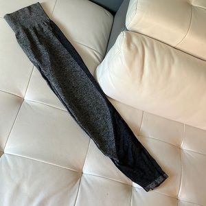 Seamless pink grey black leggings